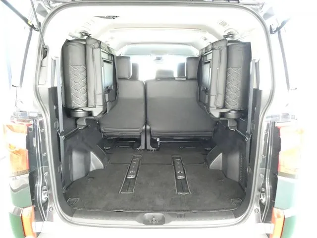 ミツビシ　デリカ　Ｄ：５　４ＷＤ