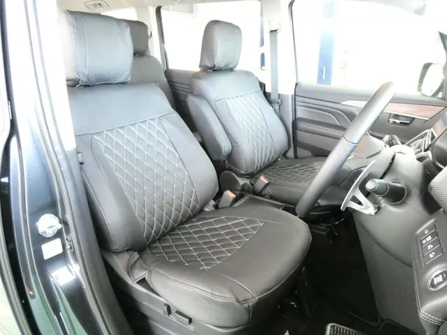 ミツビシ　デリカ　Ｄ：５　４ＷＤ