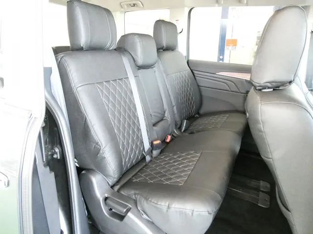 ミツビシ　デリカ　Ｄ：５　４ＷＤ