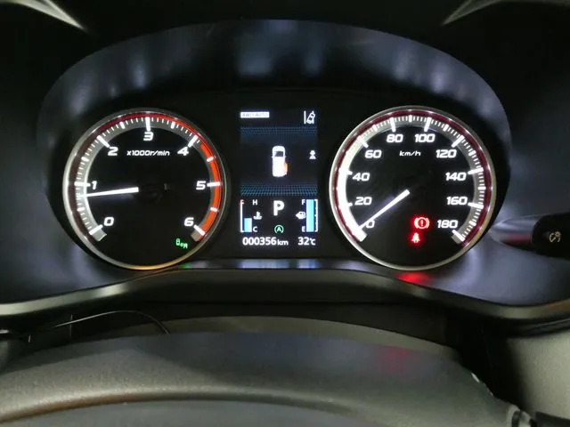 ミツビシ　デリカ　Ｄ：５　４ＷＤ