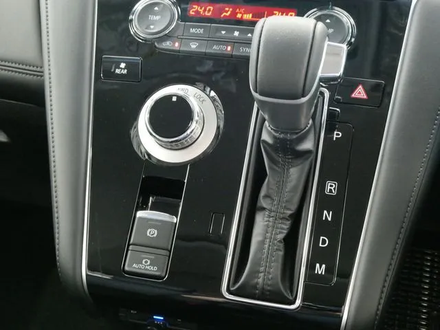 ミツビシ　デリカ　Ｄ：５　４ＷＤ