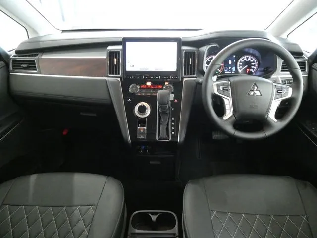 ミツビシ　デリカ　Ｄ：５　４ＷＤ