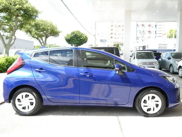 アクア（トヨタ）の車両写真