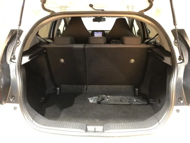 アクア（トヨタ）の車両写真