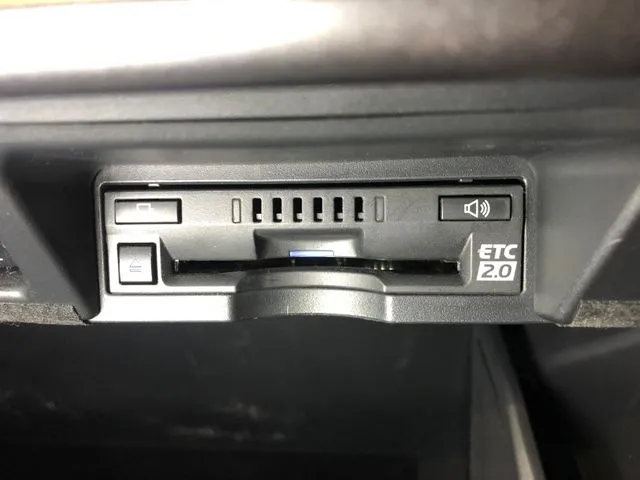 トヨタ　クラウン　セダン　ハイブリッド　４ＷＤ