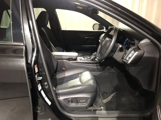 トヨタ　クラウン　セダン　ハイブリッド　４ＷＤ