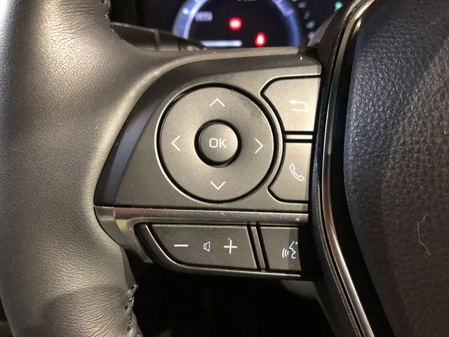 トヨタ　クラウン　セダン　ハイブリッド　４ＷＤ