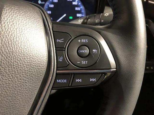 トヨタ　クラウン　セダン　ハイブリッド　４ＷＤ