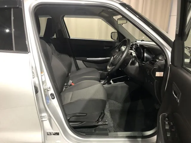 スズキ　スイフト　４ＷＤ