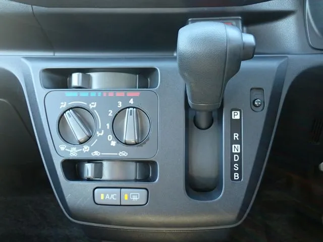 ダイハツ ミラ イース