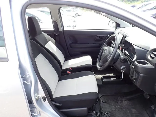 ダイハツ　ミラ　イース