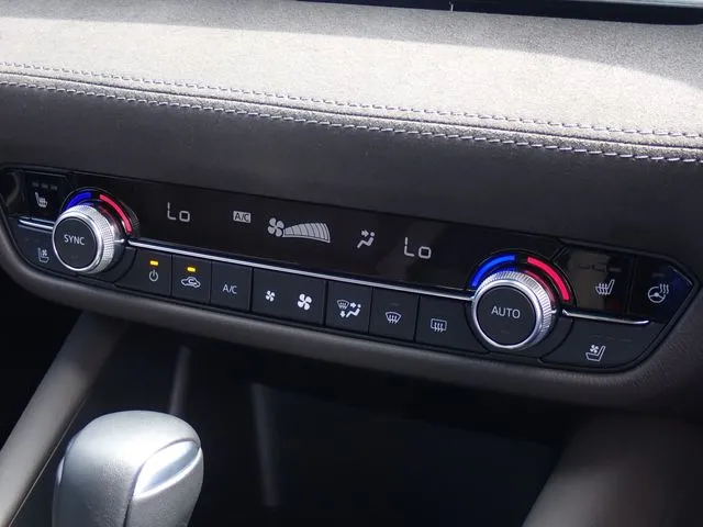 マツダ　ＭＡＺＤＡ６　セダン