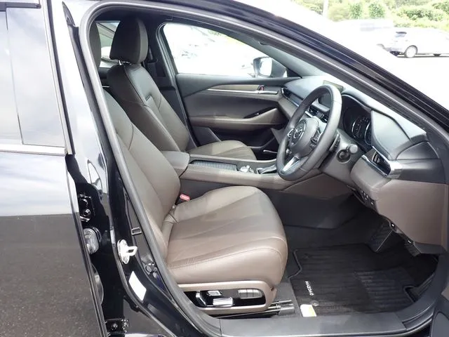 マツダ　ＭＡＺＤＡ６　セダン