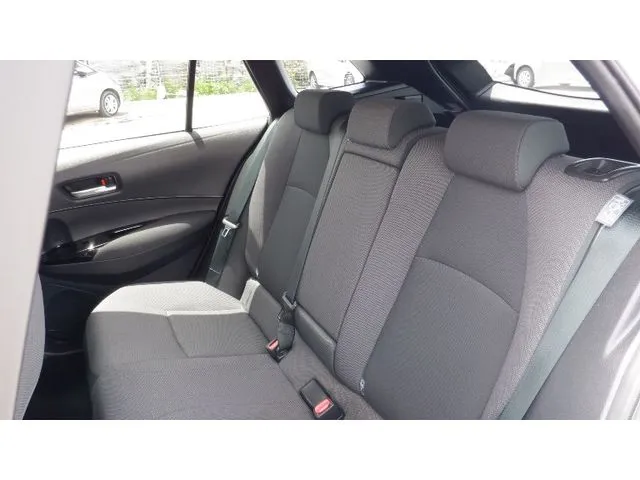 カローラ ツーリング ハイブリッド(トヨタ)の車両写真