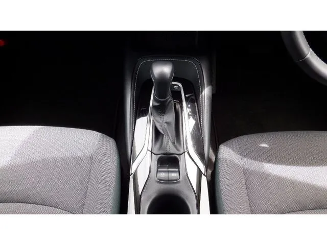 トヨタ　カローラ　ツーリング　ハイブリッド