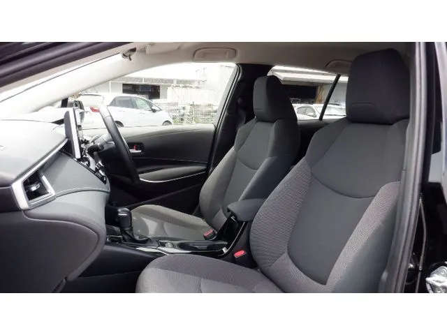 トヨタ　カローラ　ツーリング　ハイブリッド