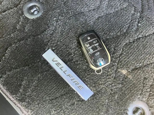 トヨタ　ヴェルファイア　４ＷＤ