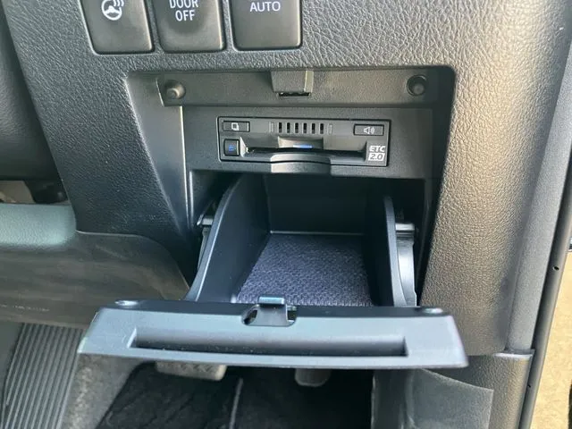 トヨタ　ヴェルファイア　４ＷＤ