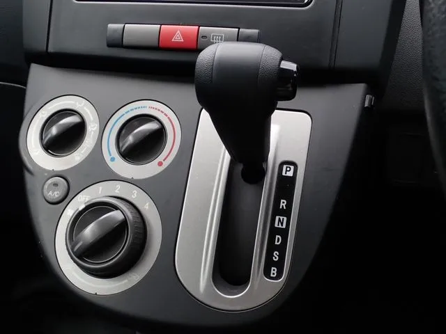 ミラバン(ダイハツ)の車両写真