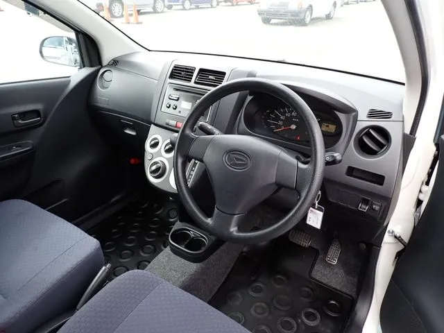 ミラバン(ダイハツ)の車両写真