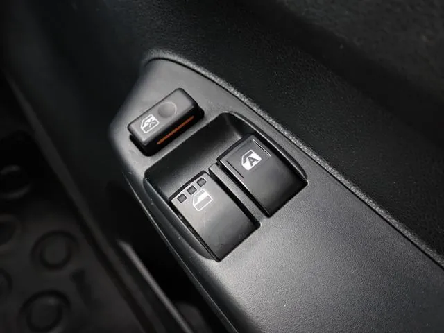 ミラバン(ダイハツ)の車両写真