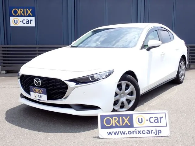 マツダ　ＭＡＺＤＡ３　セダン