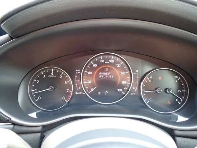 マツダ　ＭＡＺＤＡ３　セダン