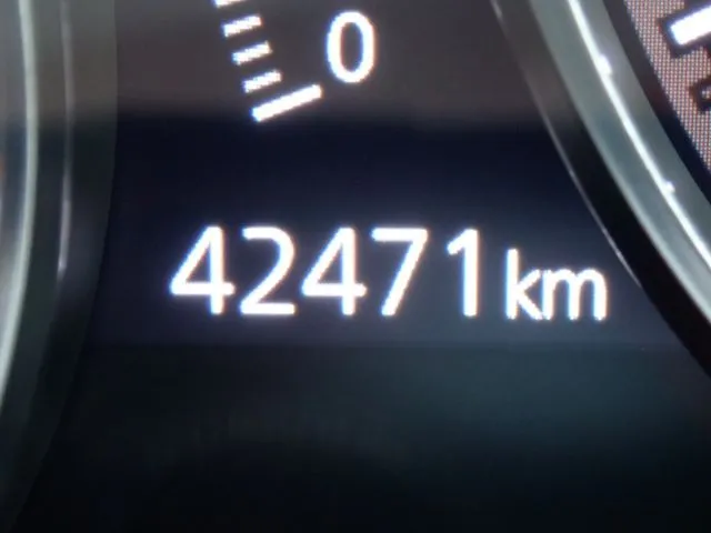 マツダ　ＭＡＺＤＡ３　セダン