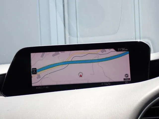 マツダ　ＭＡＺＤＡ３　セダン