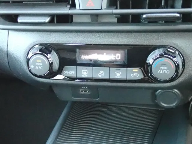 ノート（ニッサン）の車両写真