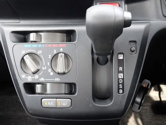 ミラ　イース（ダイハツ）の車両写真