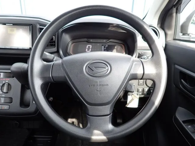 ミラ　イース（ダイハツ）の車両写真