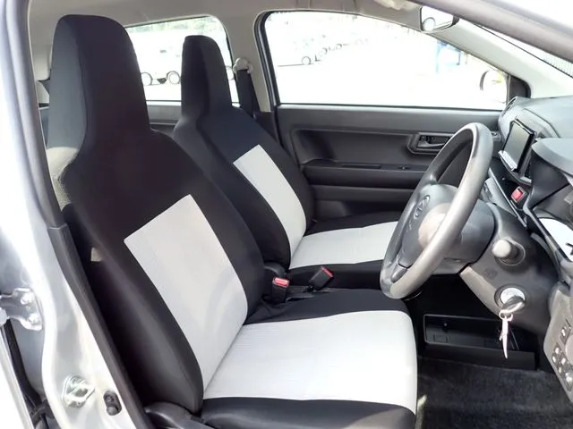 ミラ　イース（ダイハツ）の車両写真