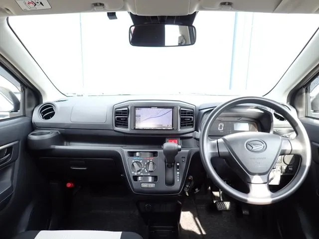 ミラ　イース（ダイハツ）の車両写真