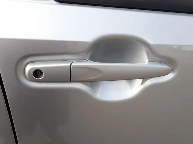 ミラ　イース（ダイハツ）の車両写真