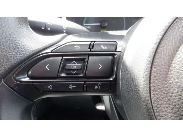 ヤリス ハイブリッド(トヨタ)の車両写真