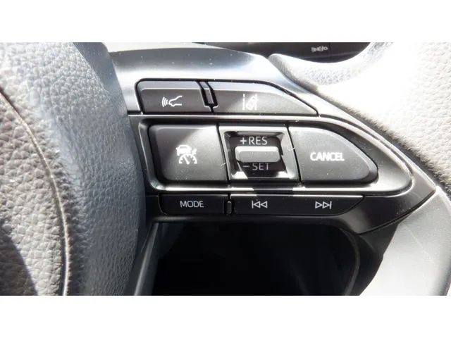 ヤリス ハイブリッド(トヨタ)の車両写真