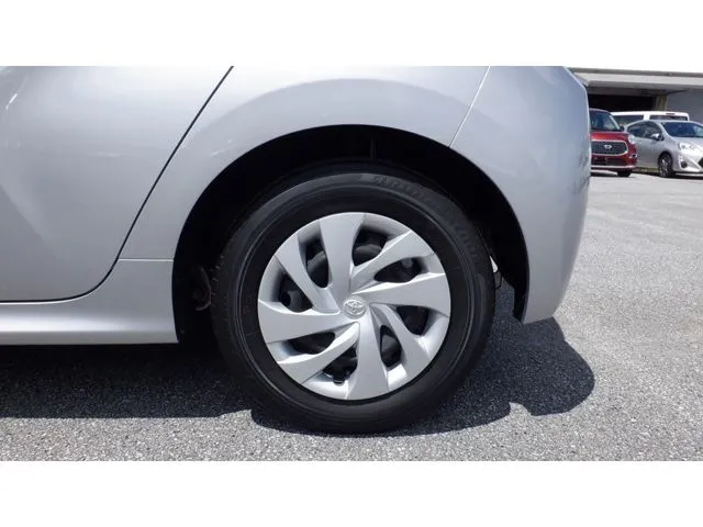 ヤリス ハイブリッド(トヨタ)の車両写真