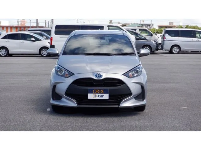 ヤリス ハイブリッド(トヨタ)の車両写真