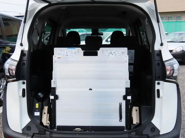 シエンタ(トヨタ)の車両写真