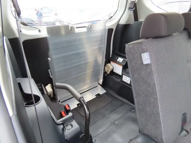 シエンタ(トヨタ)の車両写真