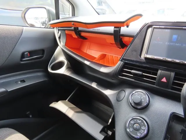 シエンタ(トヨタ)の車両写真