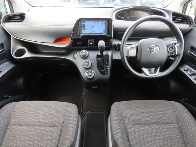 シエンタ(トヨタ)の車両写真