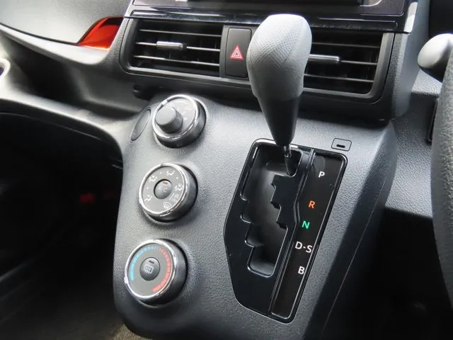 シエンタ(トヨタ)の車両写真