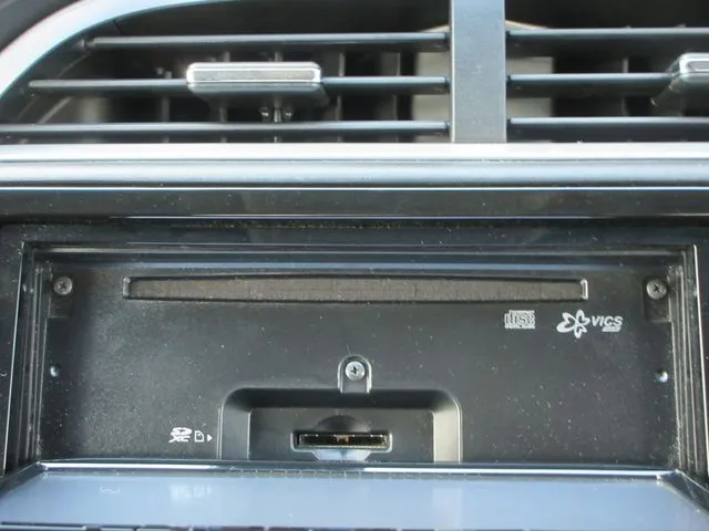 ホンダ　シャトル　ハイブリッド　４ＷＤ