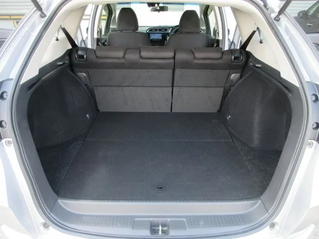 ホンダ　シャトル　ハイブリッド　４ＷＤ