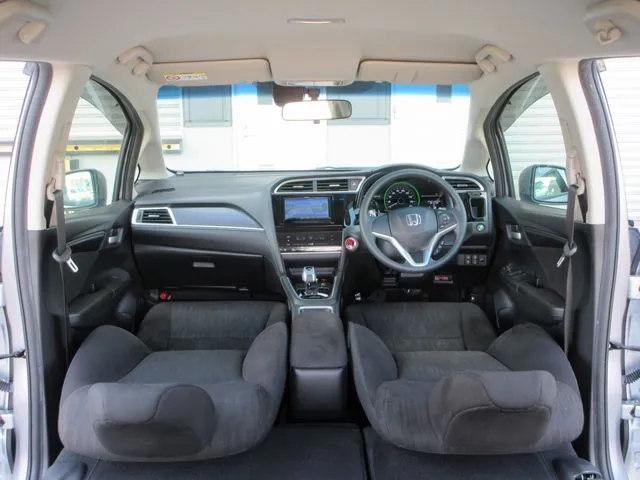 ホンダ　シャトル　ハイブリッド　４ＷＤ