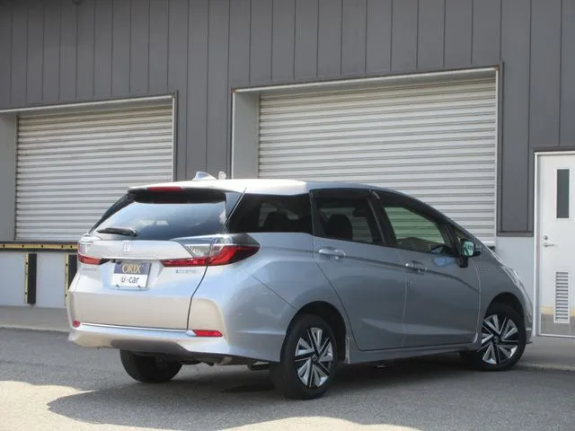 ホンダ　シャトル　ハイブリッド　４ＷＤ