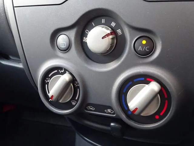 ニッサン　ノート