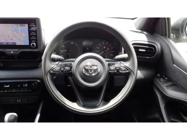 トヨタ ヤリス ハイブリッド